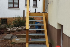 Treppenaufgang mit Gitterrostelemente