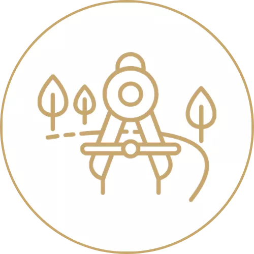 Gartenbau rund Icon eines goldenen Zirkels mit goldenen Bäumen im Hintergrund.